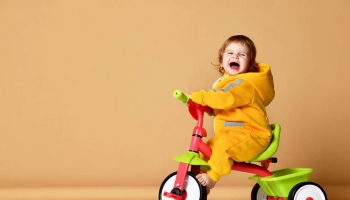 Triciclos y patinetes para niños